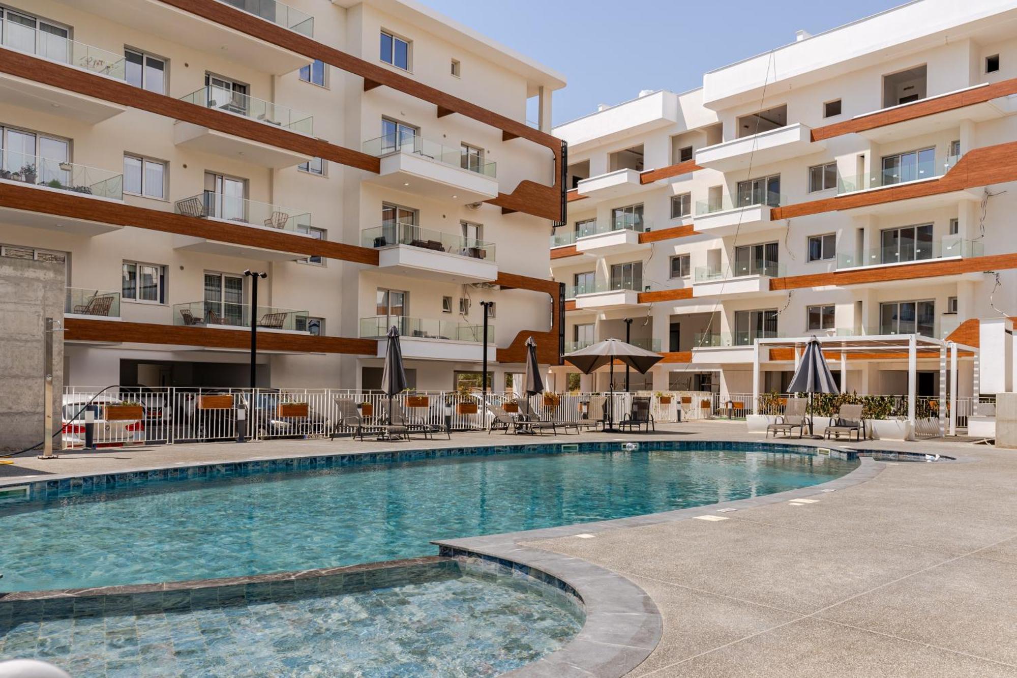 Yamas Urban Living Zakaki Pool Penthouses & Apartments Лимасол Экстерьер фото